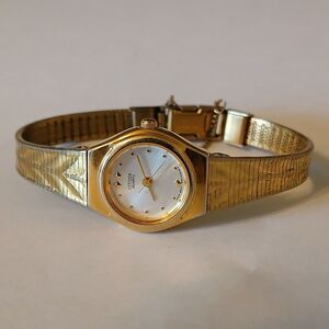 Vintage Citizen Women's Gold Tone Quartz Bracelet Watch 6031-S38494 Japan Movt